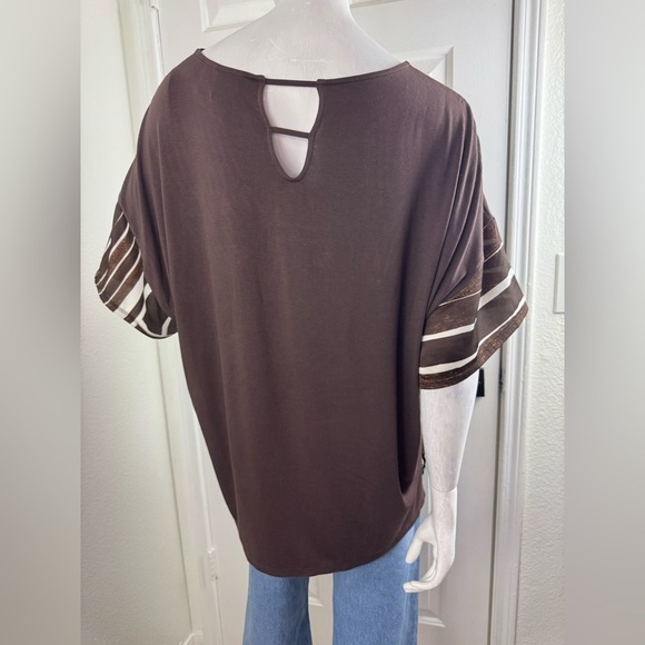 Chicos Size 2 Brown Siped Blouse Short Sleeve Blend Polyester. A50 - Picture 5 of 13